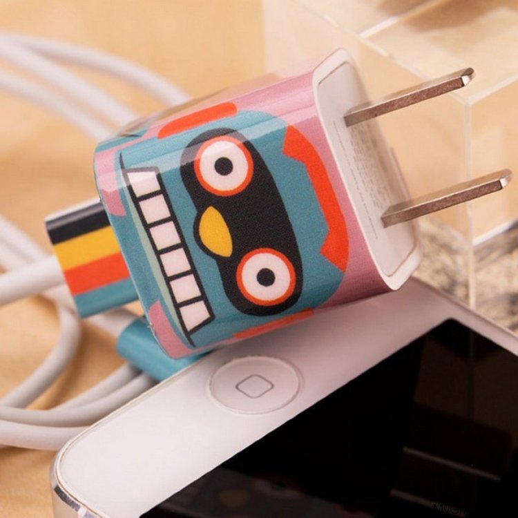 Наклейки для зарядного устройства Apple "Робот"